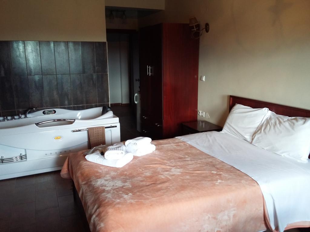 Voreas Hotel Káto Loutrákion Стая снимка