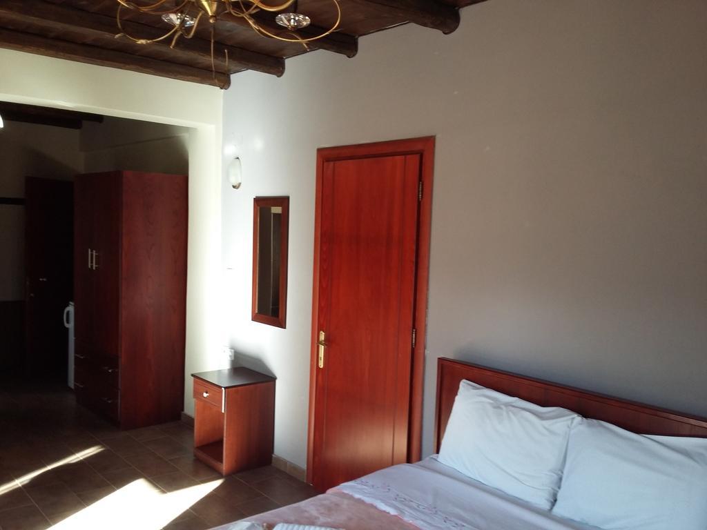 Voreas Hotel Káto Loutrákion Стая снимка