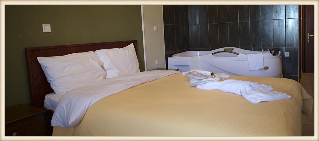 Voreas Hotel Káto Loutrákion Стая снимка